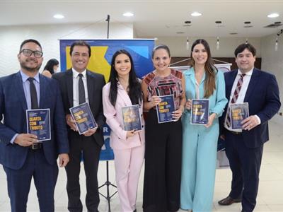 Foto da Notícia:  Diretoria da OAB-MT prestigia lançamento do livro 'Quarta com Tributo'