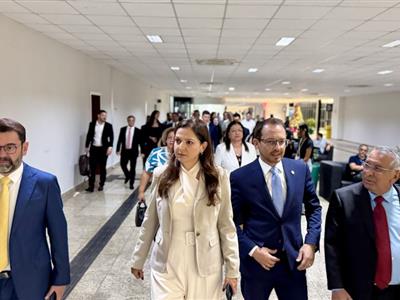 Foto da Notícia: Presidente Gisela Cardoso lidera grande comitiva de advogados ao Fórum para garantir respeito às prerrogativas profissionais